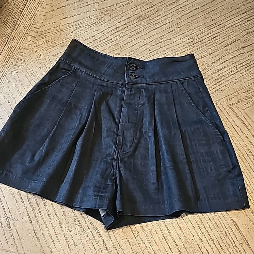 Size 26 dark denim shorts - Picture 7 of 7